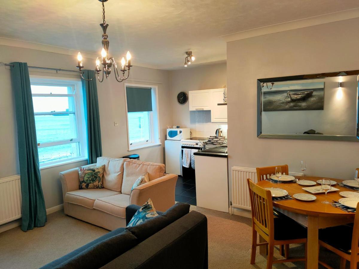 Sunrise View - Beachfront Apartment, Weymouth