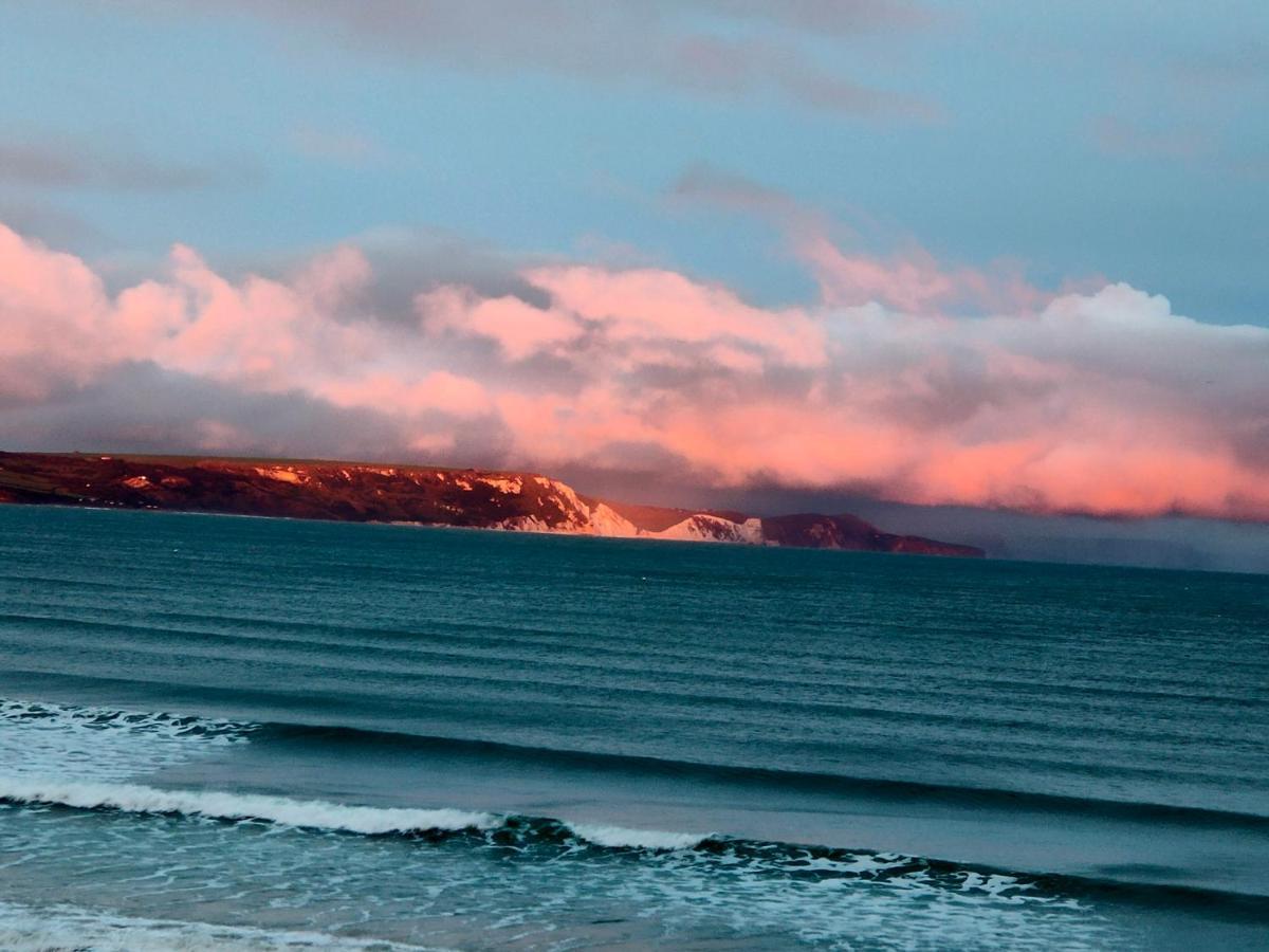 Appartement Sunrise View - Beachfront Apartment, *